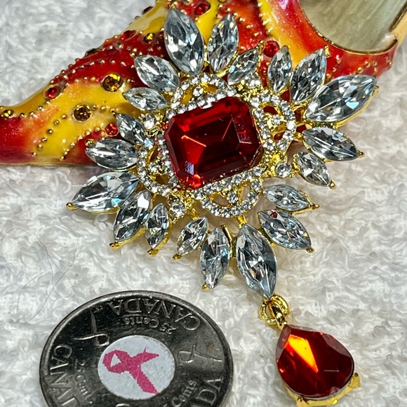 Ruby red fashion pin for coat jacket or blazer -new - Picture 6 of 9